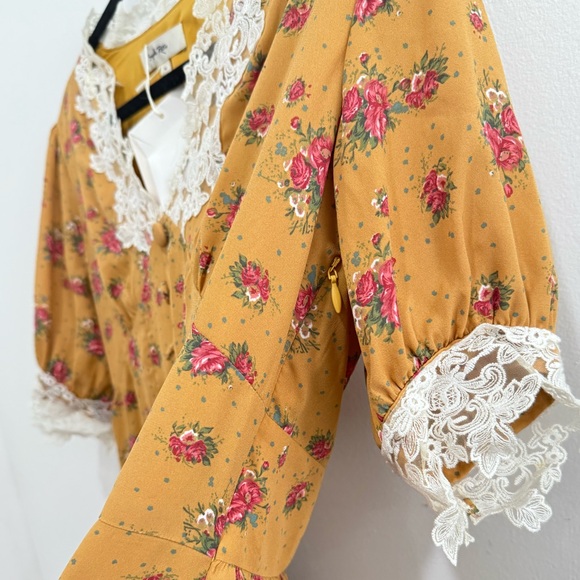 🌸 Floral Lace Dress 🌸 - Picture 4 of 6